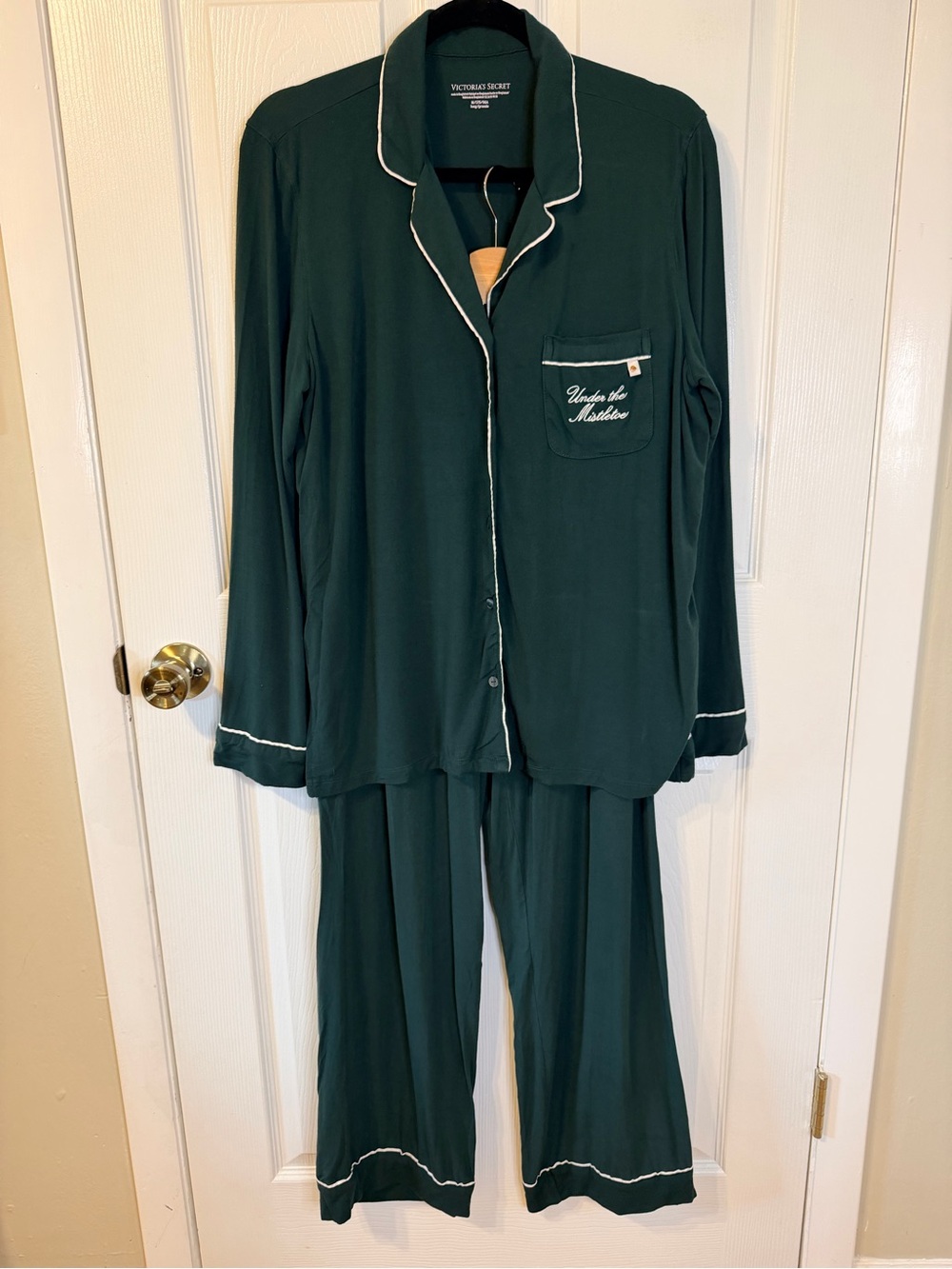 Victoria's Secret Emerald Green Two-Piece Pajama Set “Under the Mistletoe” M